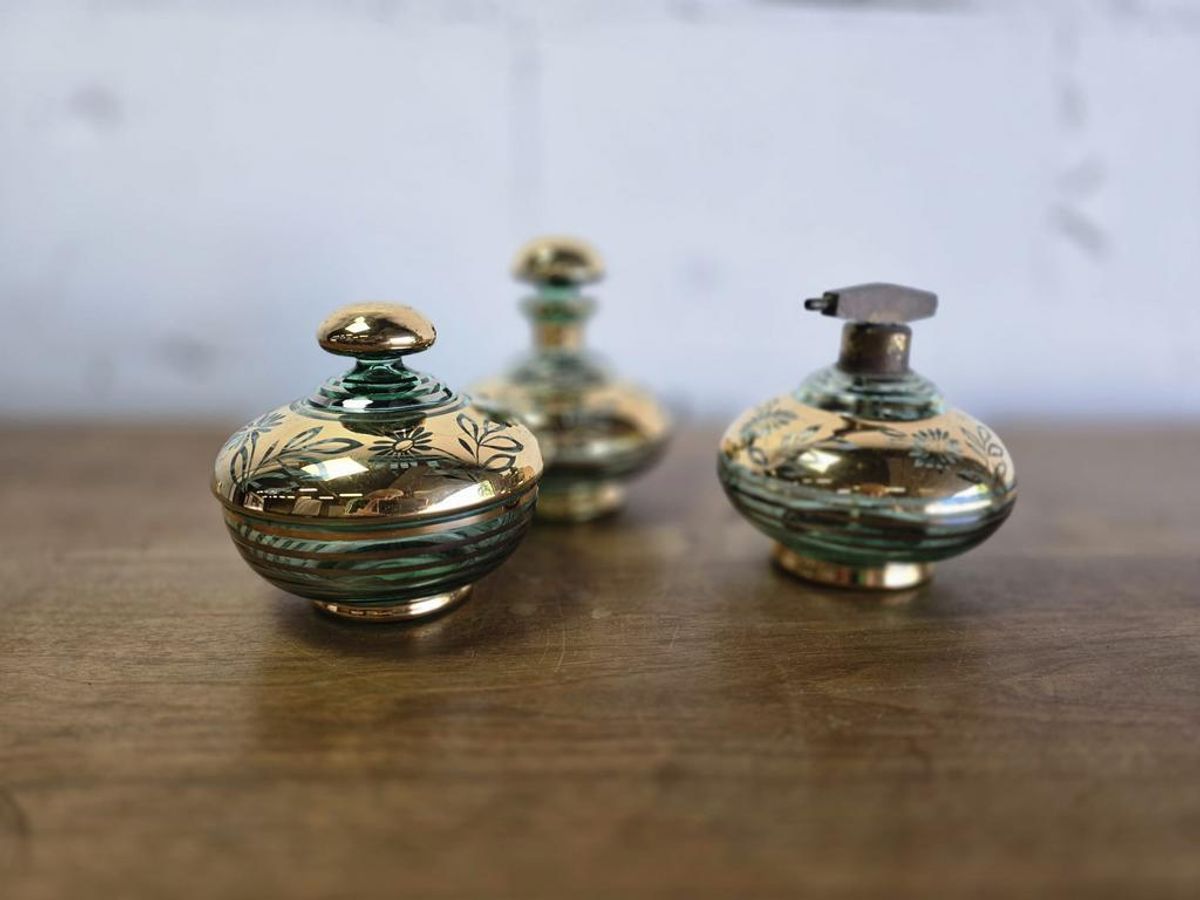 Set Van 3 Vintage Glazen Potjes / Parfumset / Toiletset image 6