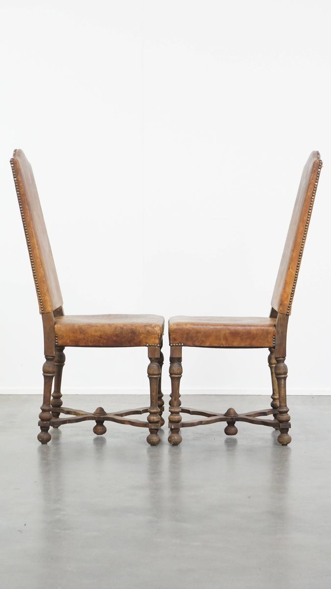 Set Van 2 Antieke Houten En Schapenleren Eetkamerstoelen Met Een Mooi Patina Uit Begin 1900 image 2