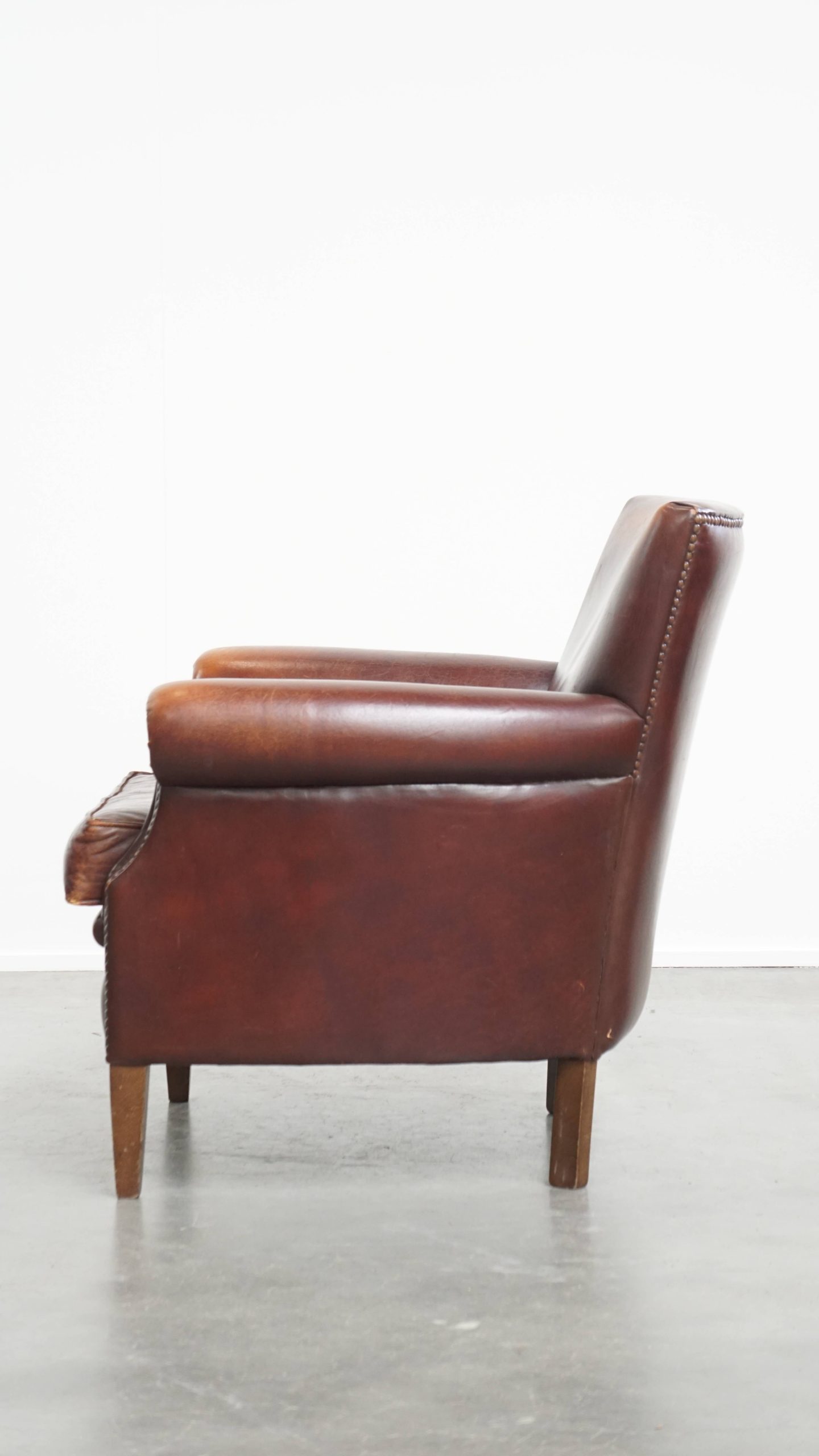 Vintage Karaktervolle Fauteuil Gemaakt Van Schapenleer Met Een Prachtige Warme Kleurstelling image 6