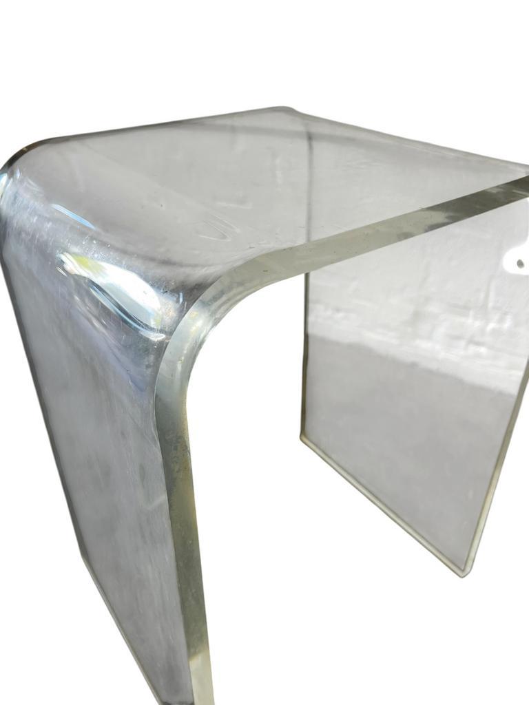 Set Van 2 Vintage Plexi Curved Bijzettafeltjes / Sidetables image 5
