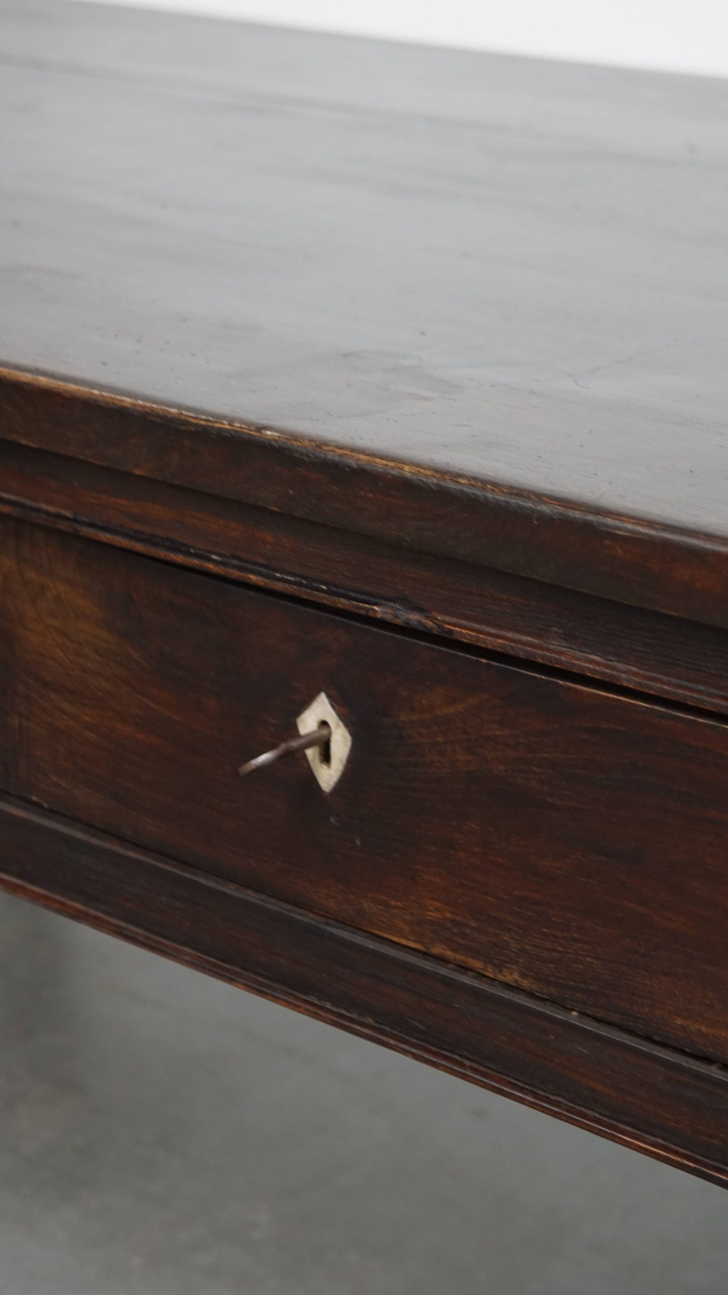 Schitterende Antieke Zuid Europese Kastanjehouten Salontafel Met 2 Lades image 10