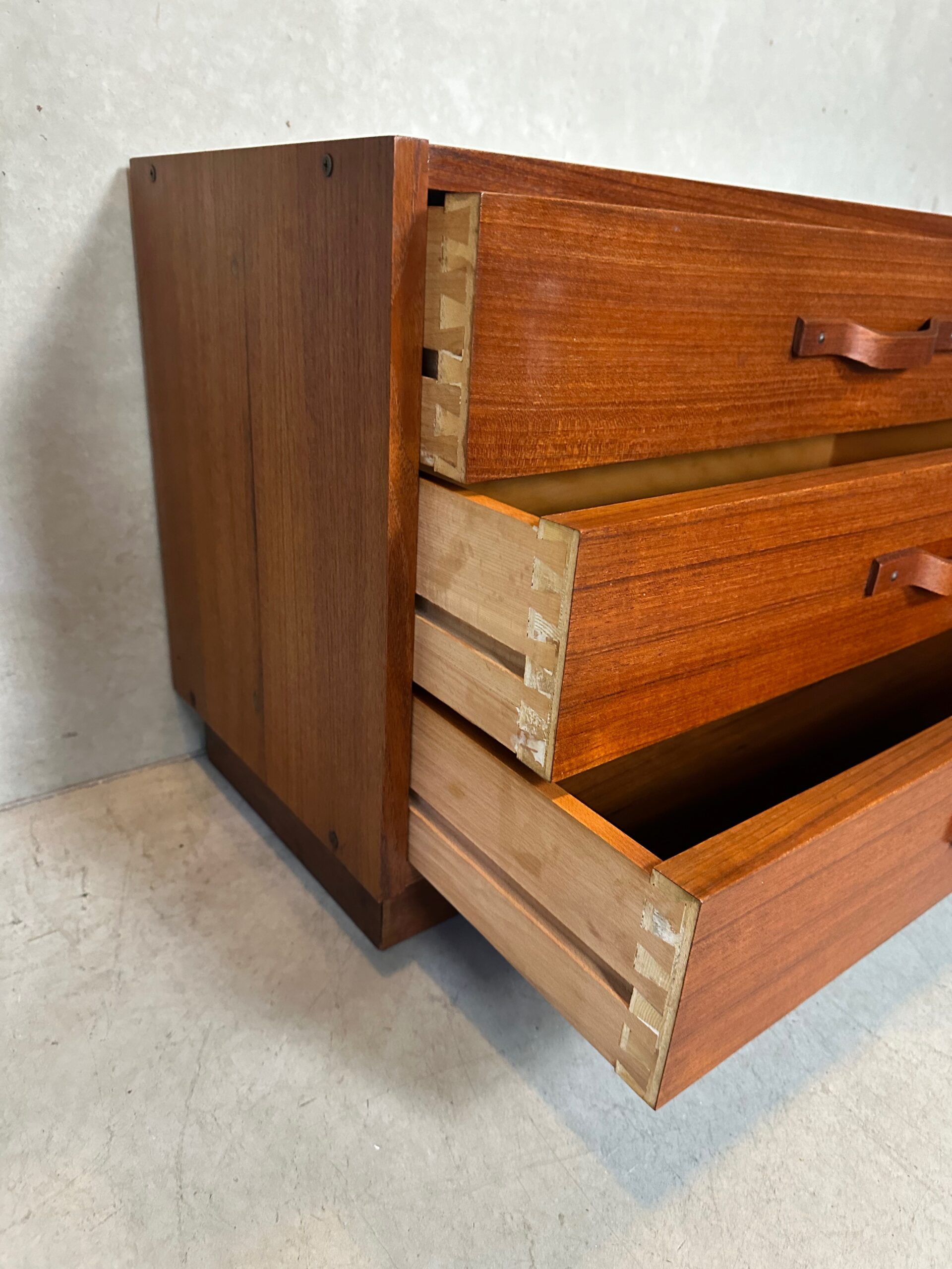 Vintage Ladekast In Teak image 13