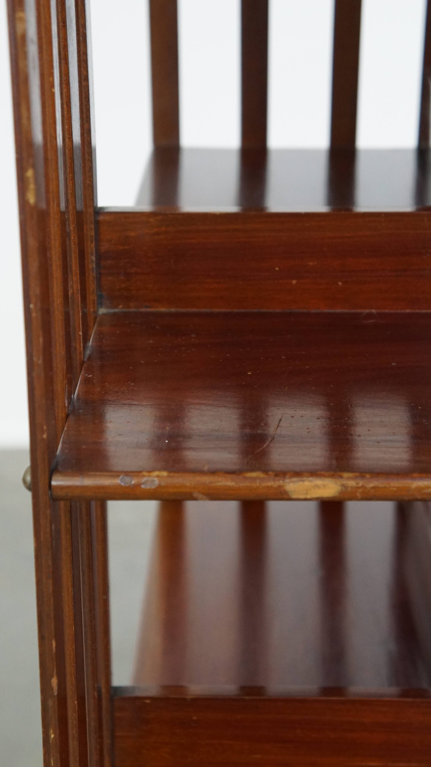 Zeer Mooie Grote Antieke Houten Engelse Boekenmolen Met Een Cast Iron Base image 4