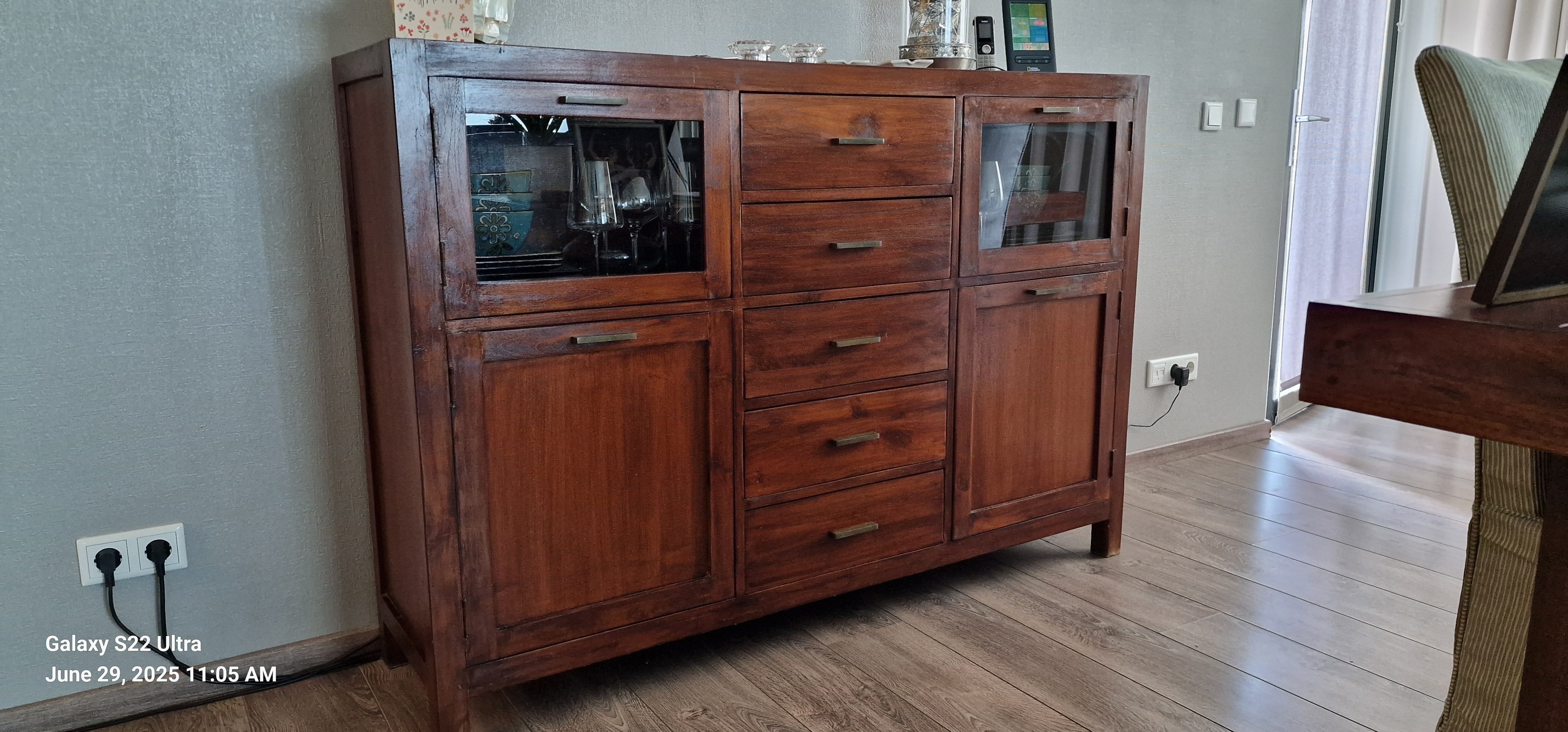 Prachtig Massief Houten Dressoir. image 2