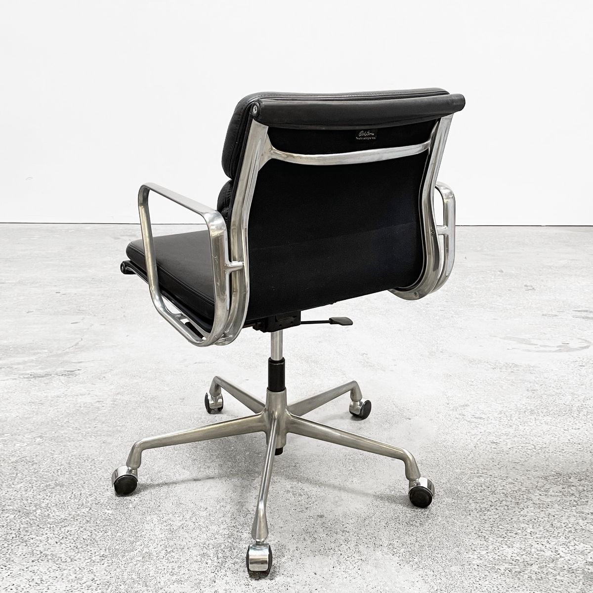 Vitra Ea 217 Soft Pad Bureaustoel Door Charles Eames. image 2