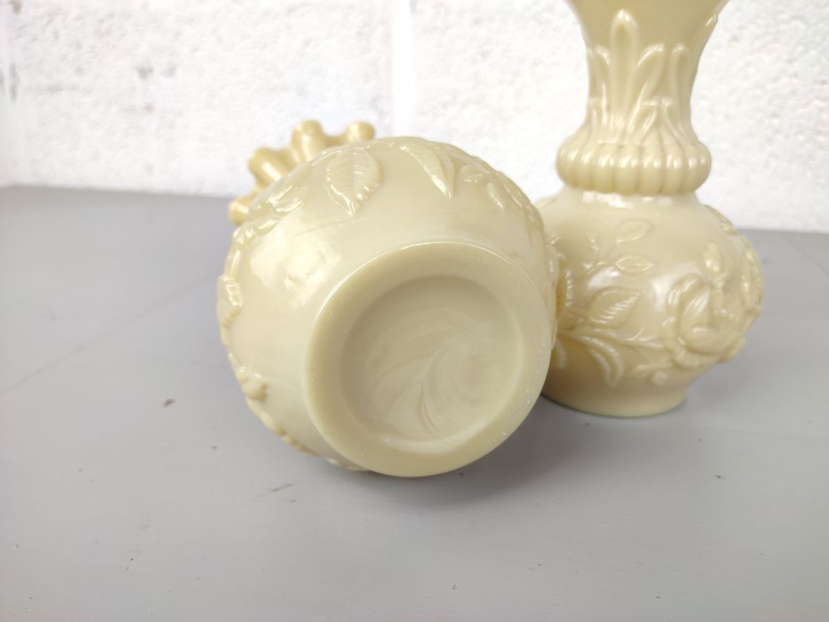 Duo Antieke Beige Opaline Vazen image 6
