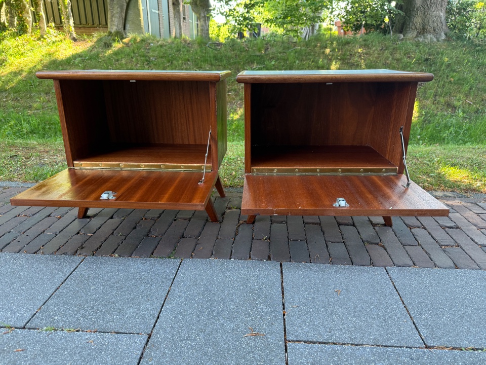 2 Van Teeffelen Nachtkasten image 2