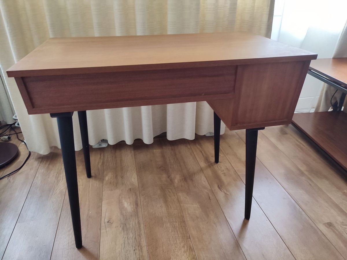 Vintage Houten Bureau Op Zwarte Poten Met Lade En Kastje image 13