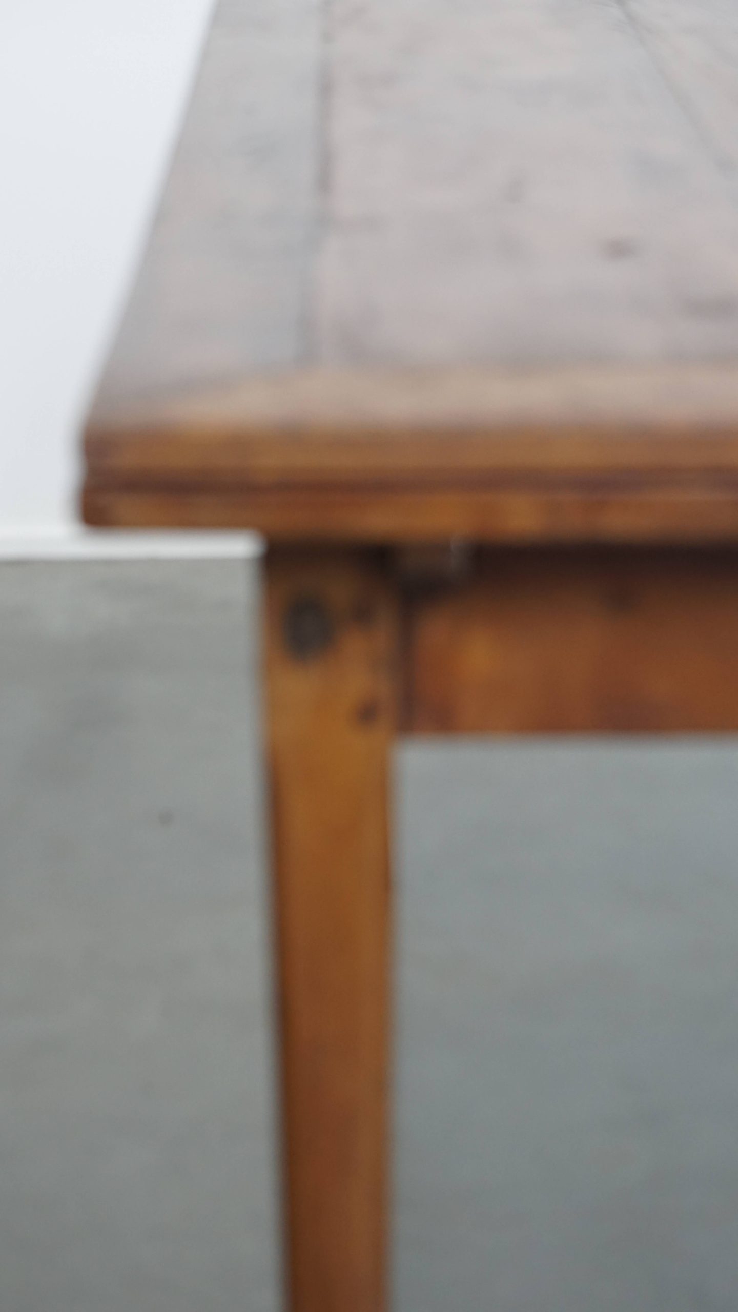 Functionele En Mooie Engelse Antieke Uitschuifbare Eettafel Van Iepen En Kersenhout image 9