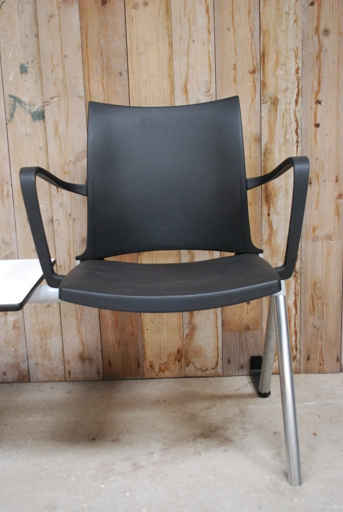 Design Wachtkamermeubel Tafeltje Met Zwarte Stoel image 4