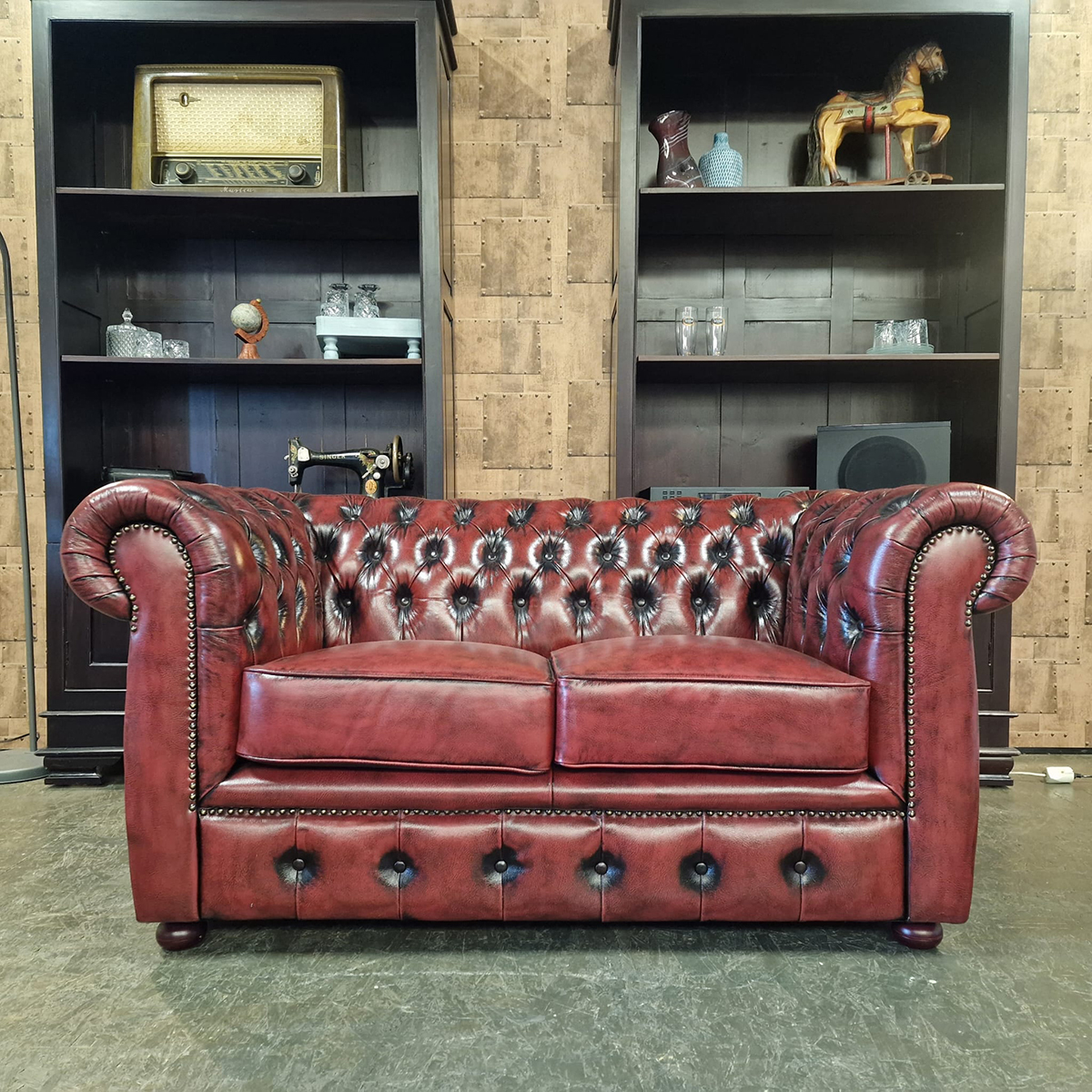 Chesterfield Creswell 2-zits - New Red image 2