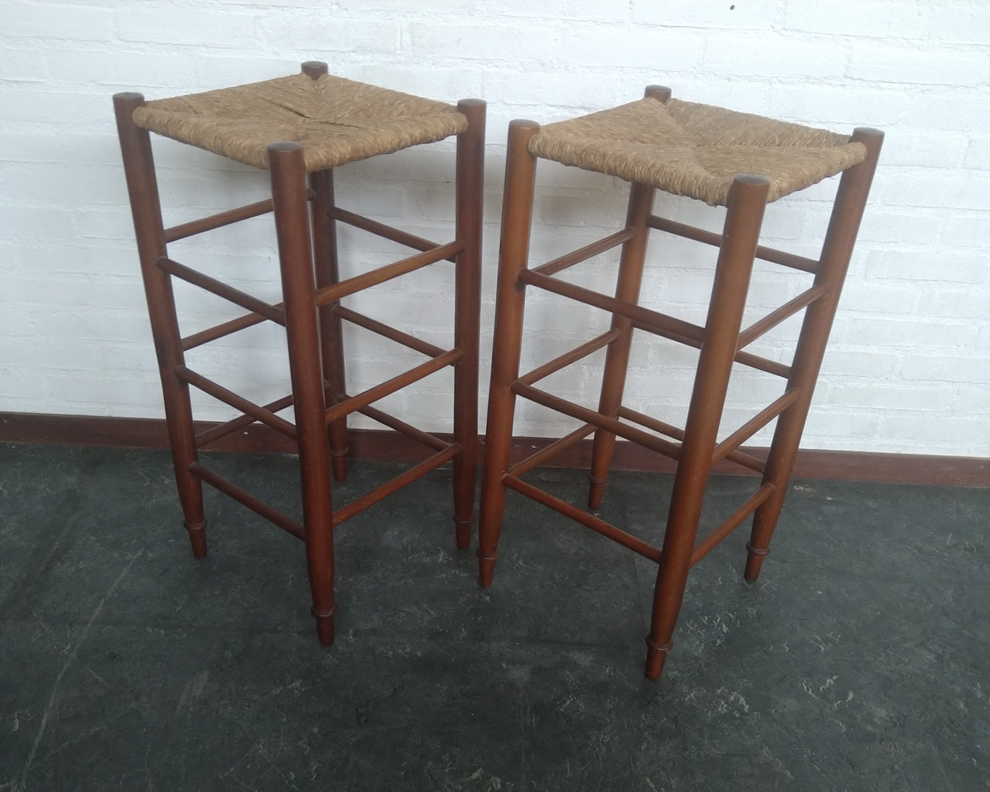 2x Houten Barkrukken Met Biezen Zitting image 3