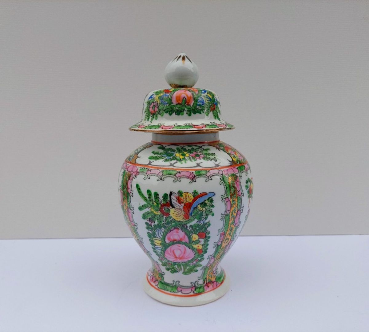 Vintage Chinese Gember Pot.famille Rose image 2