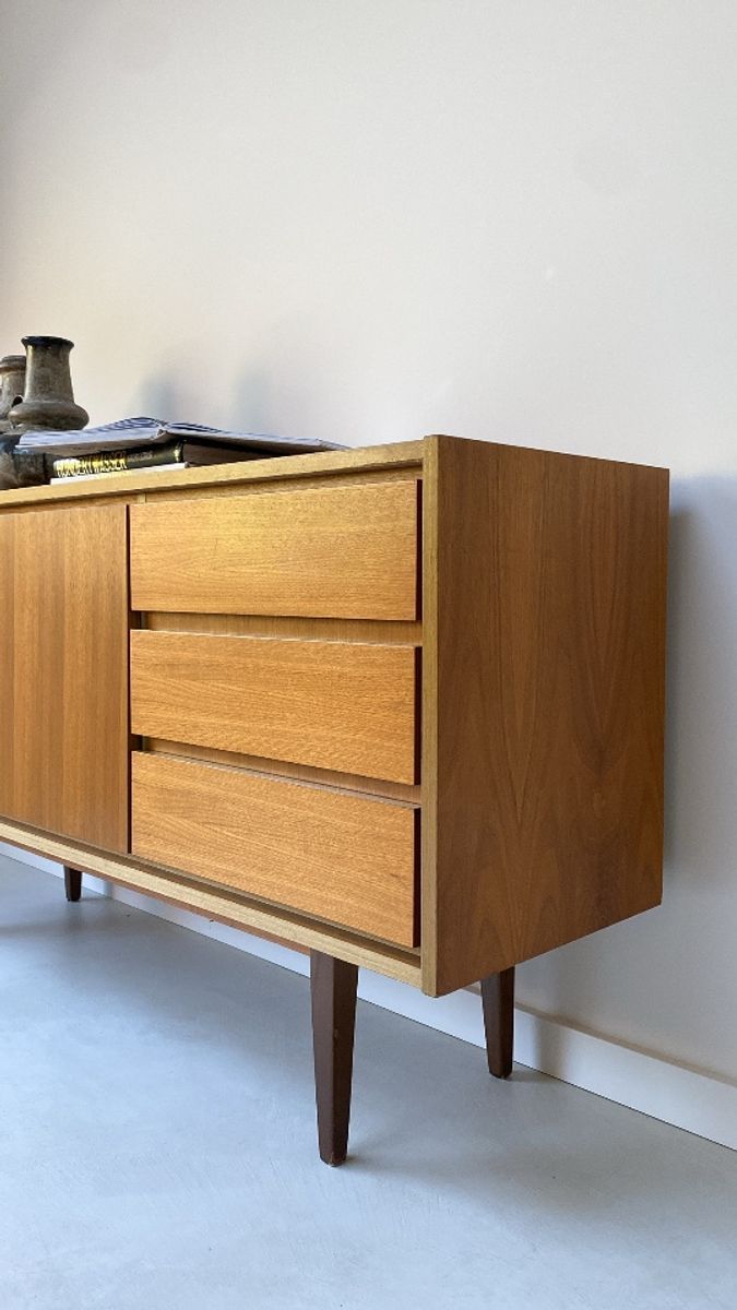 Vintage Houten Dressoir Met 3 Lades En 2 Deurtjes image 9