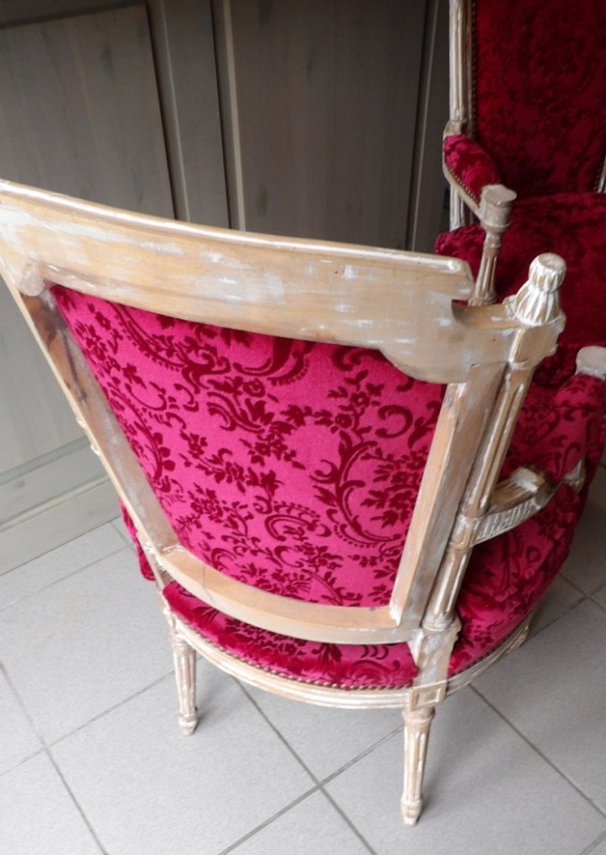 Paar Fijne Gesculpteerde Louis Xvi Periode Cabrioletfauteuils. image 7