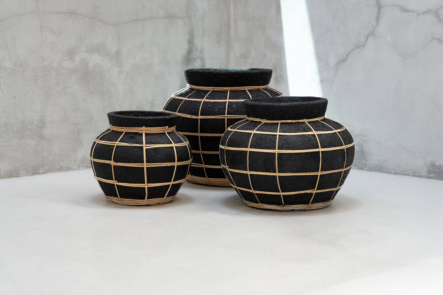 Bazar Bizar | De Belly Vaas - Zwart Naturel - S image 6