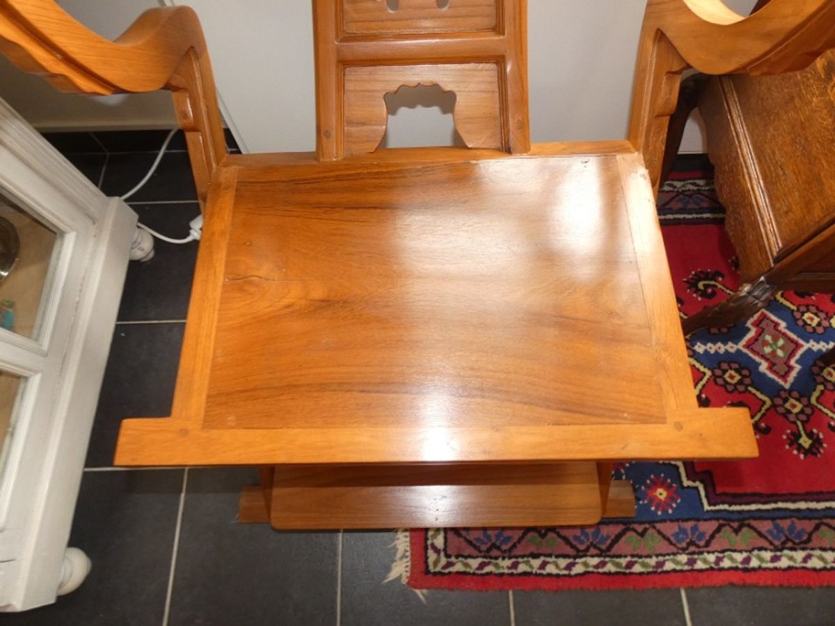 2 Oosterse Boeddisten Armstoelen In Tropisch Hout. image 2