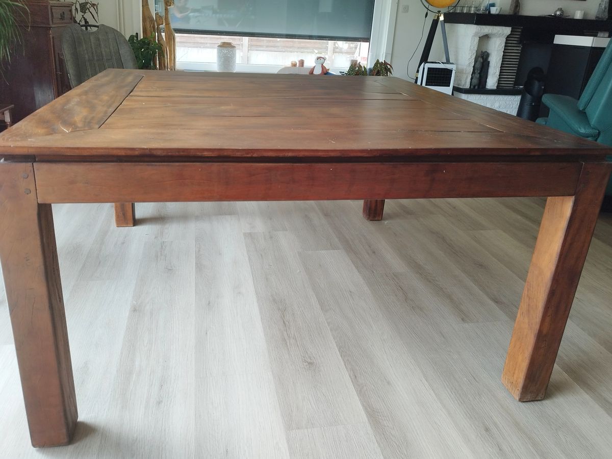 Robuuste Houten Eettafel Met Karakter image 6