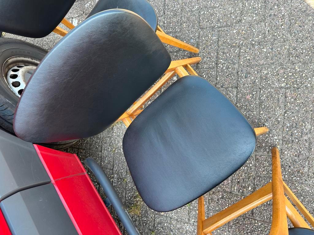 Set Van 4 Vintage Stoelen image 5
