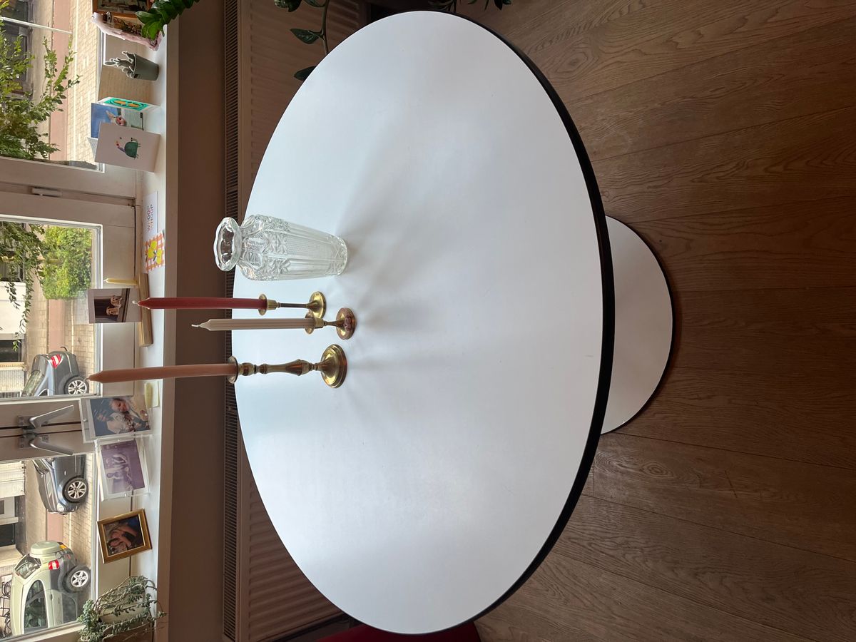 Ronde Eettafel – Wit Met Zwarte Rand (design Look) image 1