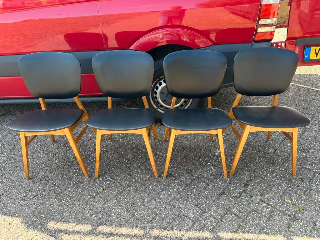 Set Van 4 Vintage Stoelen image 3