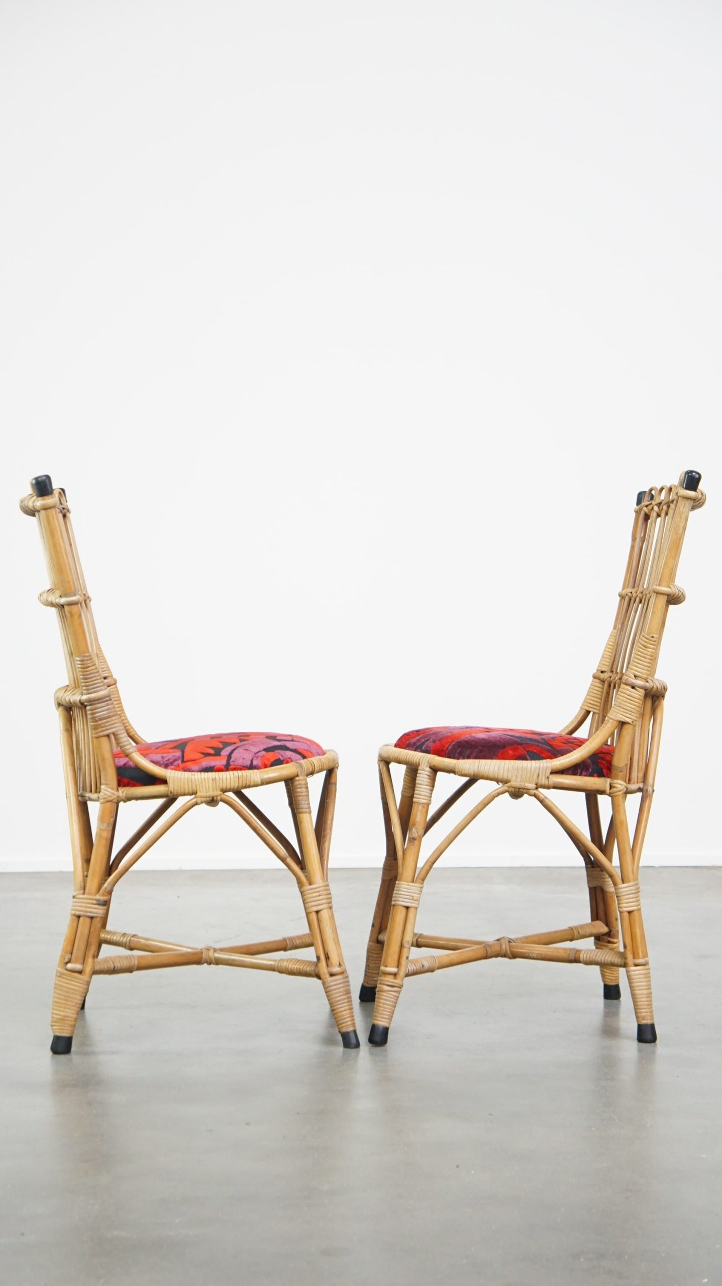 Set Van 4 Subtiele En Charmante Vintage Jaren ’60 Rotan Boho Stoelen Met Gestoffeerde Zitting image 4