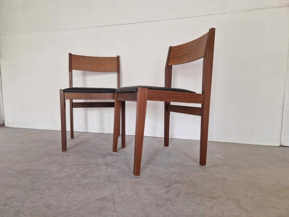 Een Paar Vintage Teakhouten Stoelen Met Zwart Skai Leer image 2