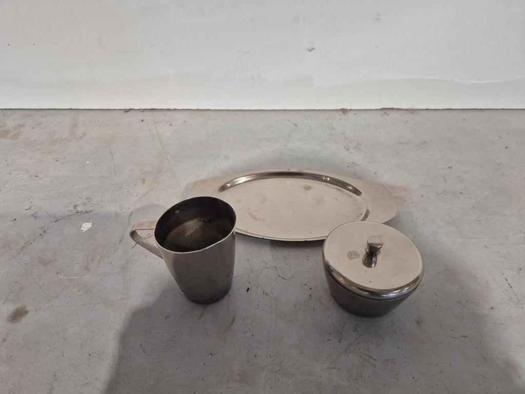 Gehamerd Melk En Suiker Setje Op Dienblad image 7