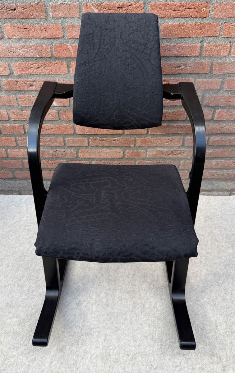 Stokke Peter Opsvik Actulum Ergonomisch Gevormde Schommelstoel - Zwarte Bekleding En Houten Frame image 7