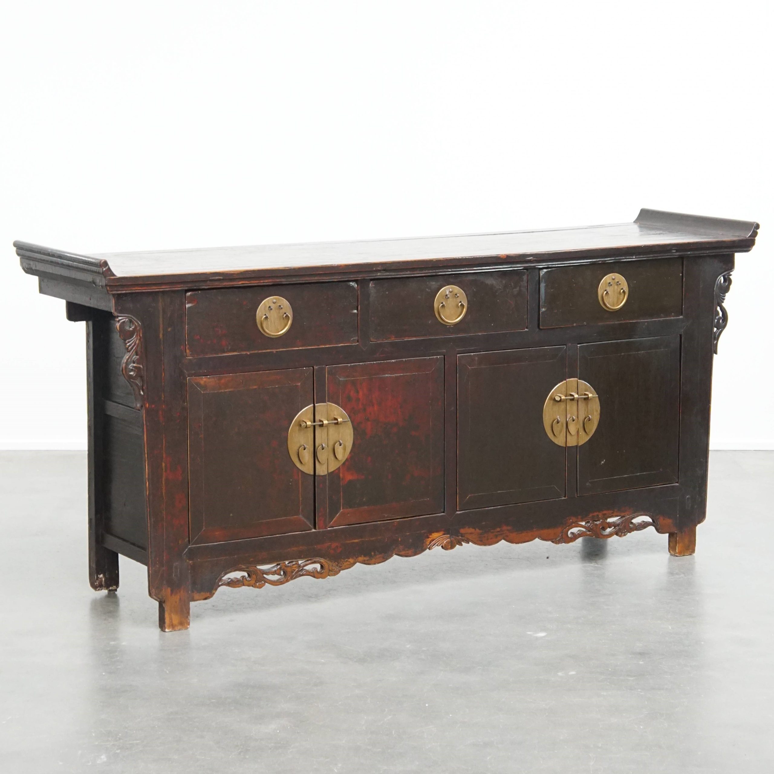 Antiek Houten Chinees Dressoir/ Altaar In Een Warme Donkere Kleur En Mooie Details image 2
