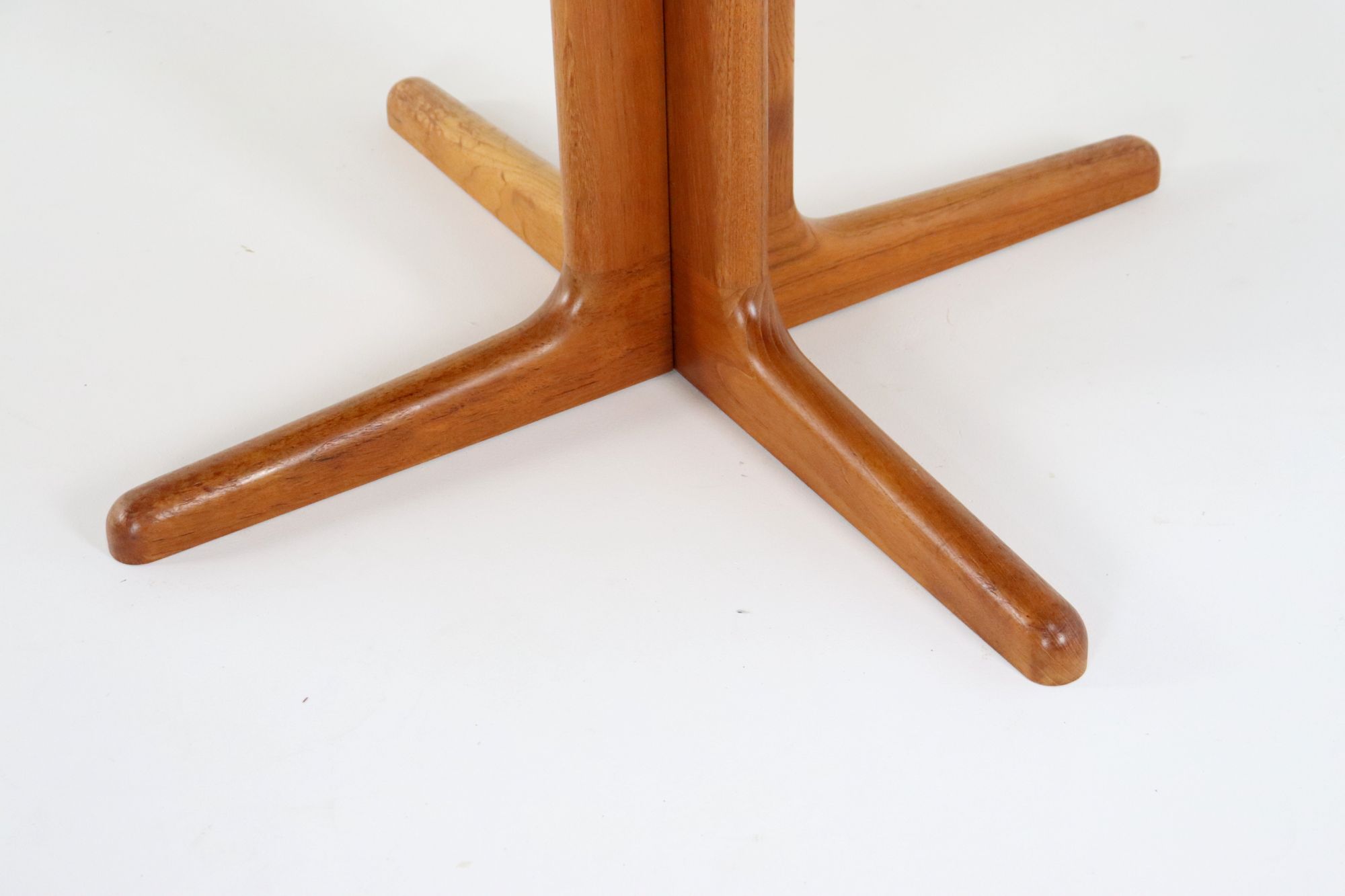 Vintage Johs. Kristoffersen & Son Ronde Eettafel Tafel 'bjerget' image 6