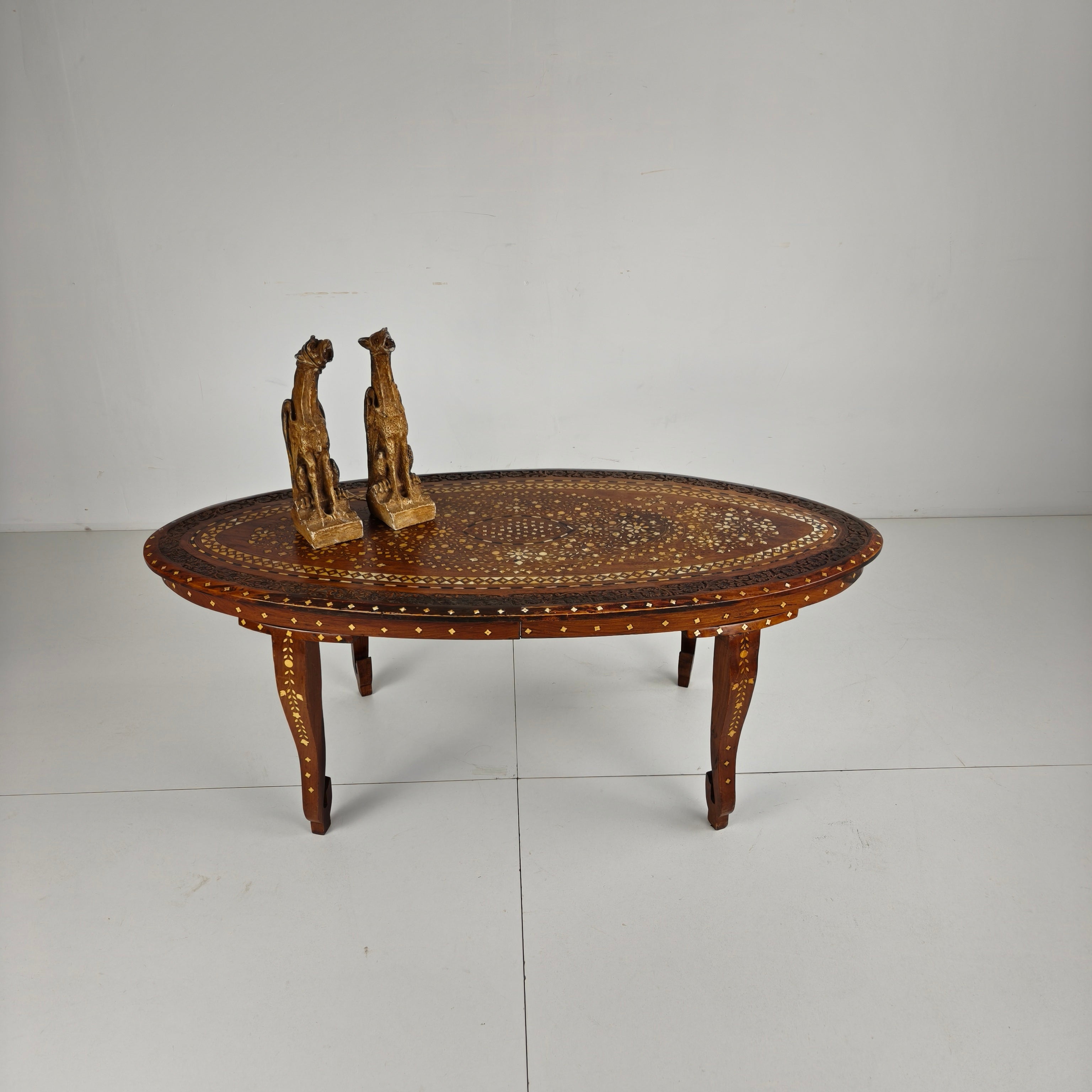 20e-eeuwse Anglo-indiase Ingelegde Botten Salontafel image 14