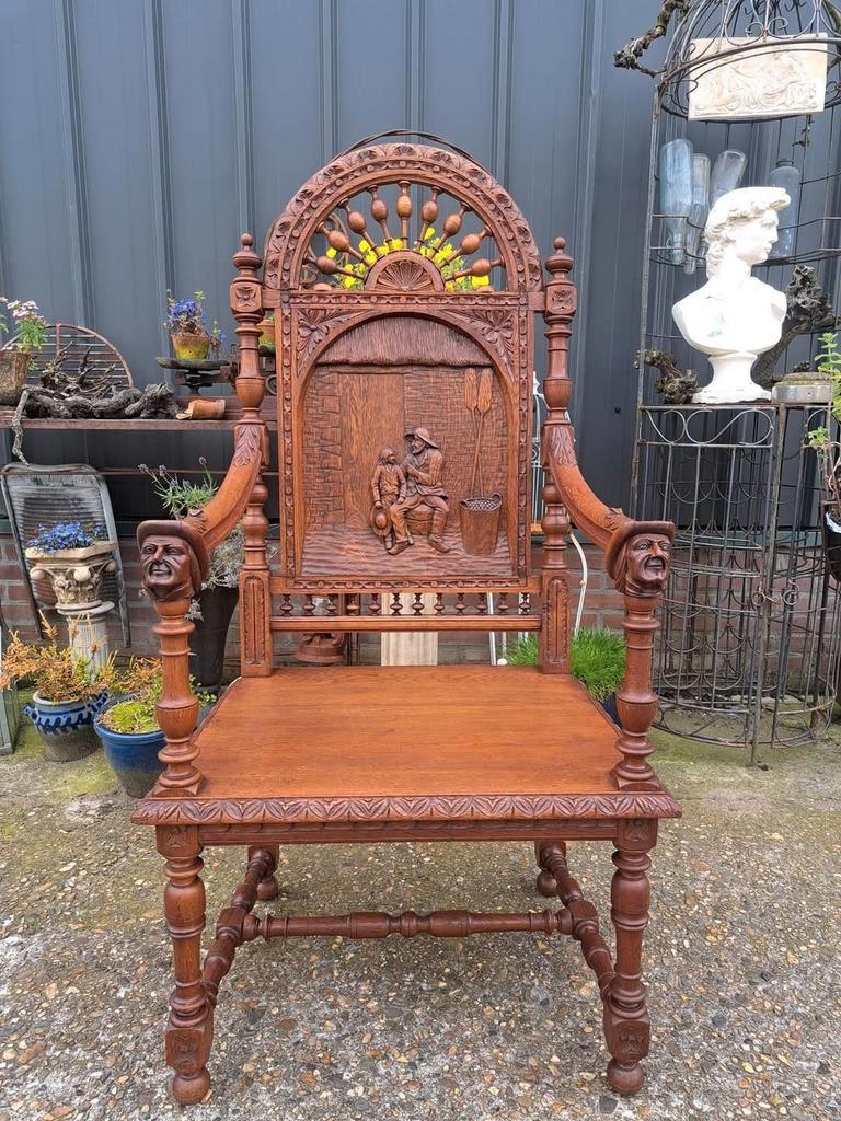 Oude Eiken Kasteelstoel Met Gestoken Rugleuning image 4