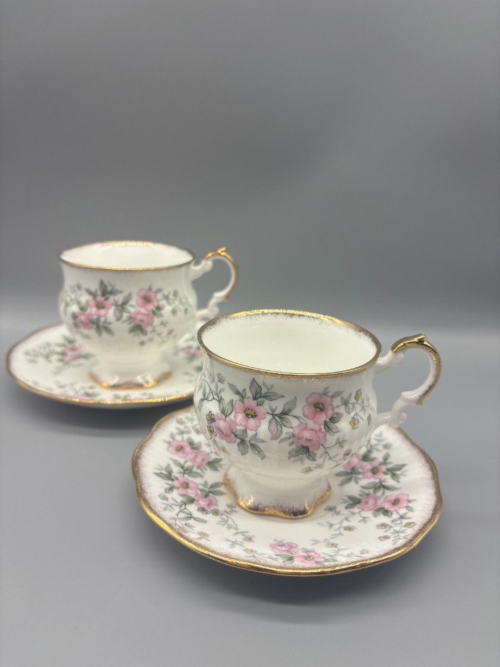 Elizabethan Set Dames & Heren Kop En Schotels Pastel image 2