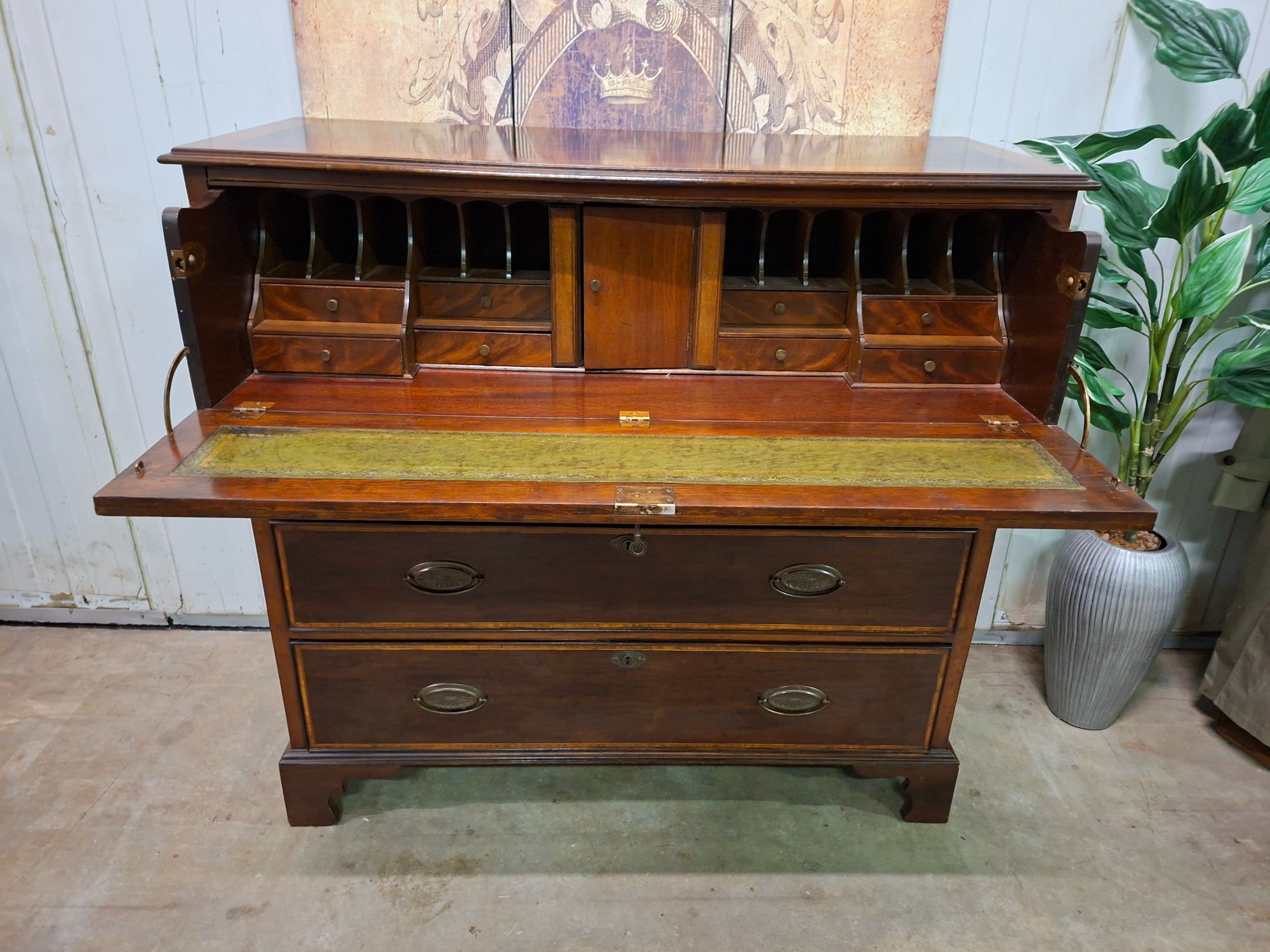 Antieke Engelse Ladenkast, Commode, Achter De Bovenste Lade Zit Een Schrijfgedeelte Ca. 1860 Afm. 120x49 En 115cm Hoog. image 5