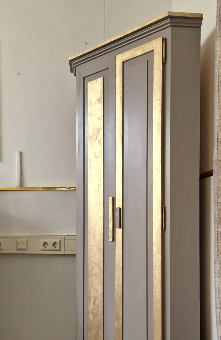 Unieke Handgeschilderde Hoekkast/ Kast In Taupe En Goud image 5