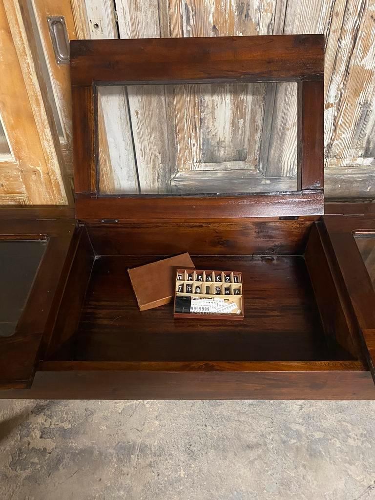 Exclusieve Oude Toonbank, Vitrine-tafel, Sidetable. image 7