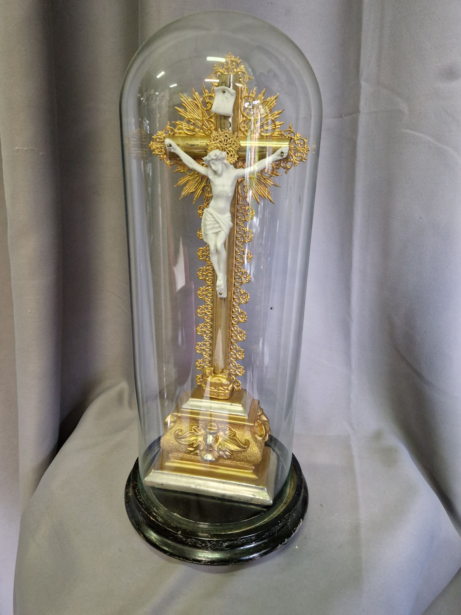 Gouden Crucifix Met Stolp image 2