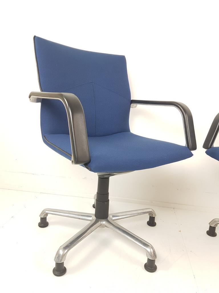 2 Artifort Bureaustoelen Blauw | Blauwe Bureaustoel Setprijs image 11