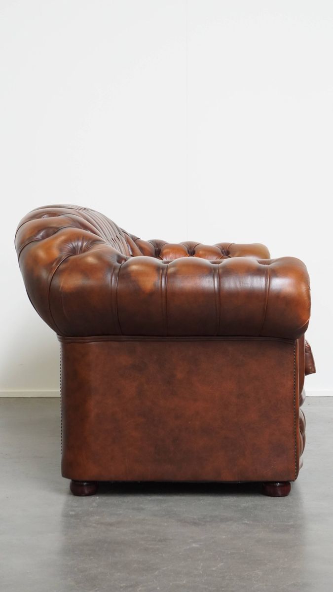 Mooie En Complete Set Van Een 2,5 Zits En 2 Zits Bruine Engelse Rundleren Chesterfield Bank image 18