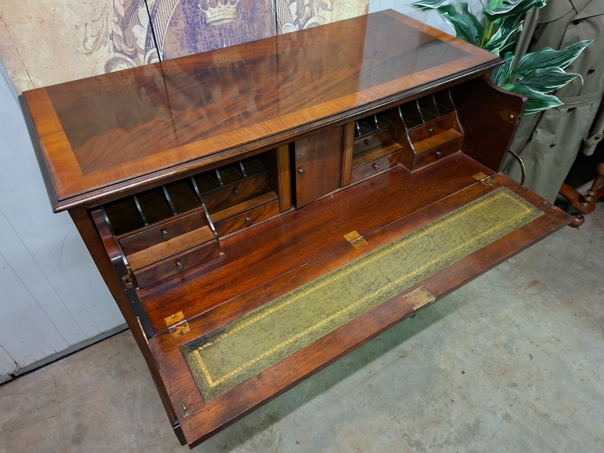 Antieke Engelse Ladenkast, Commode, Achter De Bovenste Lade Zit Een Schrijfgedeelte Ca. 1860 Afm. 120x49 En 115cm Hoog. image 6