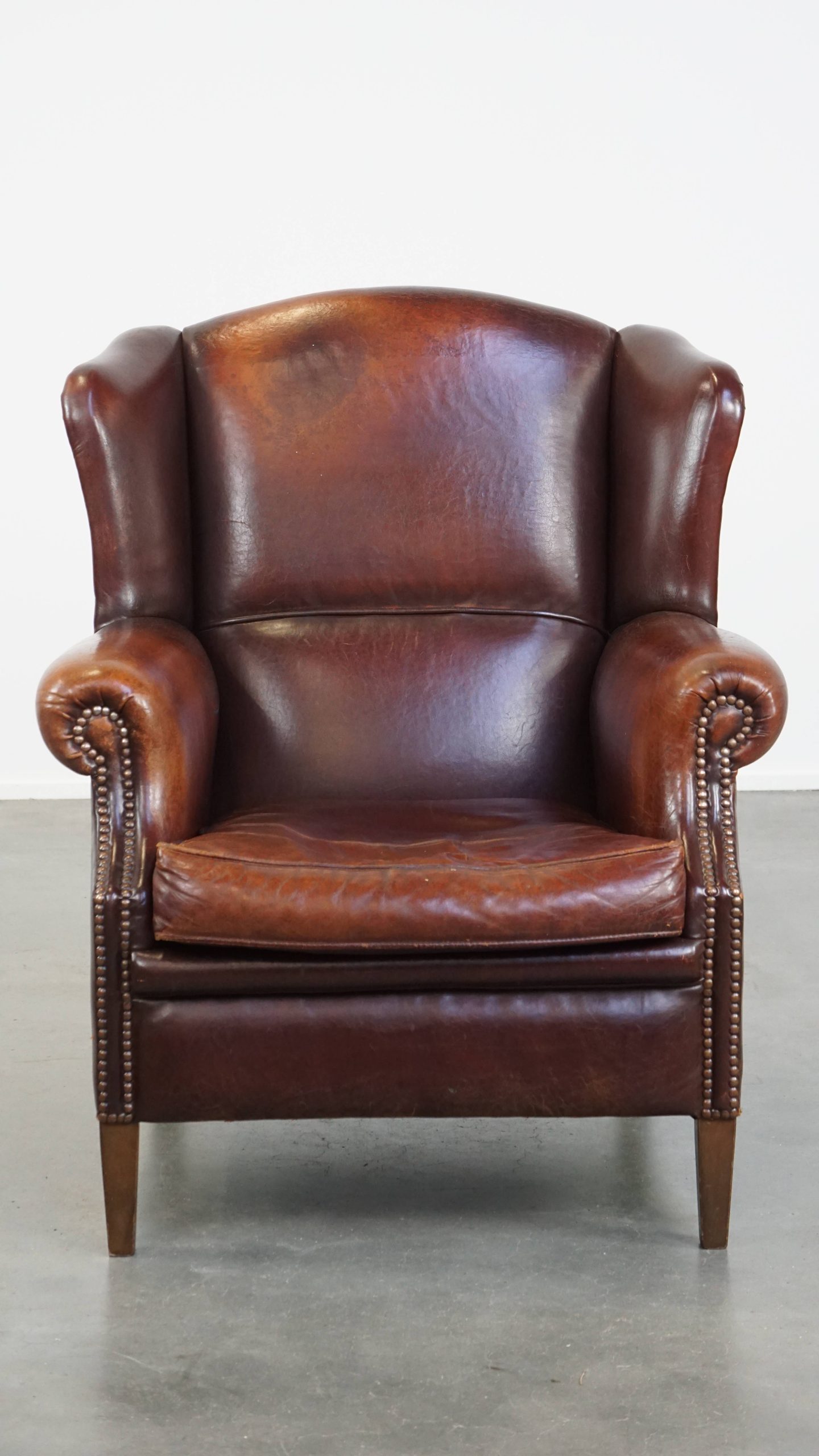 Vintage Schapenleren Oorfauteuil Met Een Heerlijk Zitcomfort En Een Mooi Patina image 9
