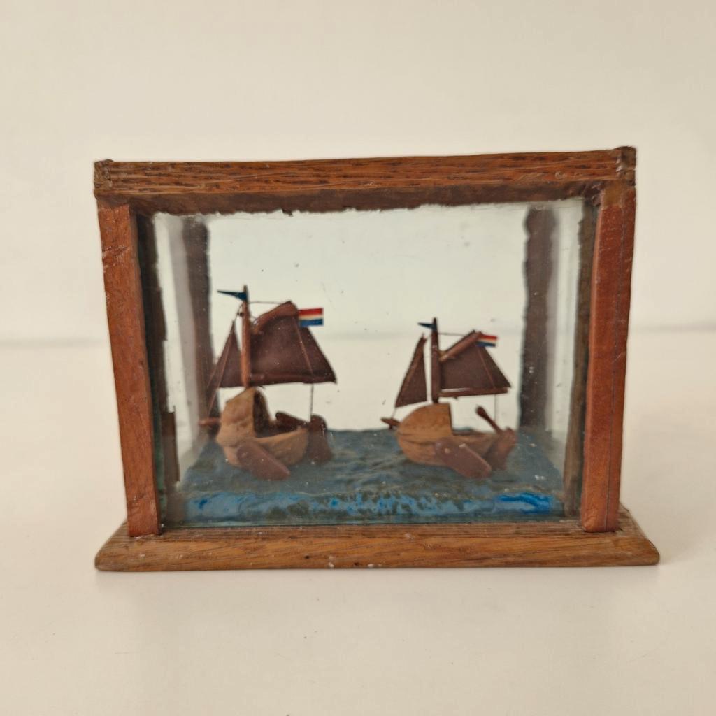 Antieke Vitrine Volkskunst Art Walnoot Bootje Vitrinekast image 3