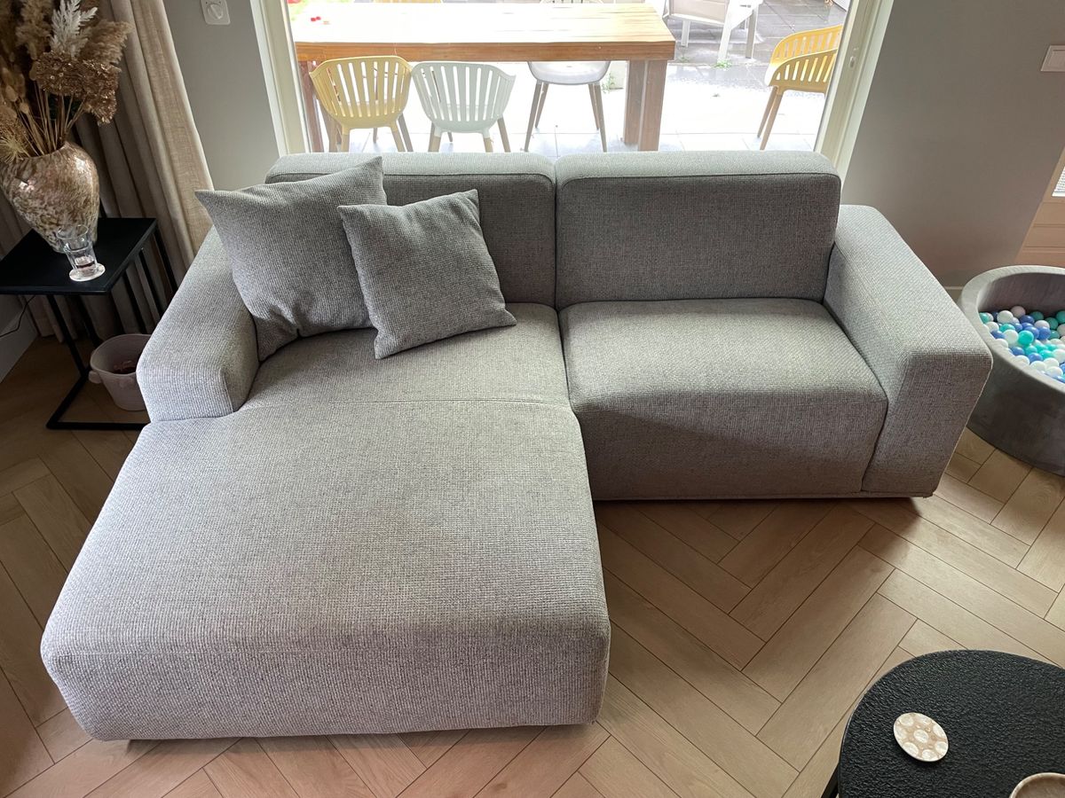 Ruime Grijze Bank Met Chaise Longue image 2