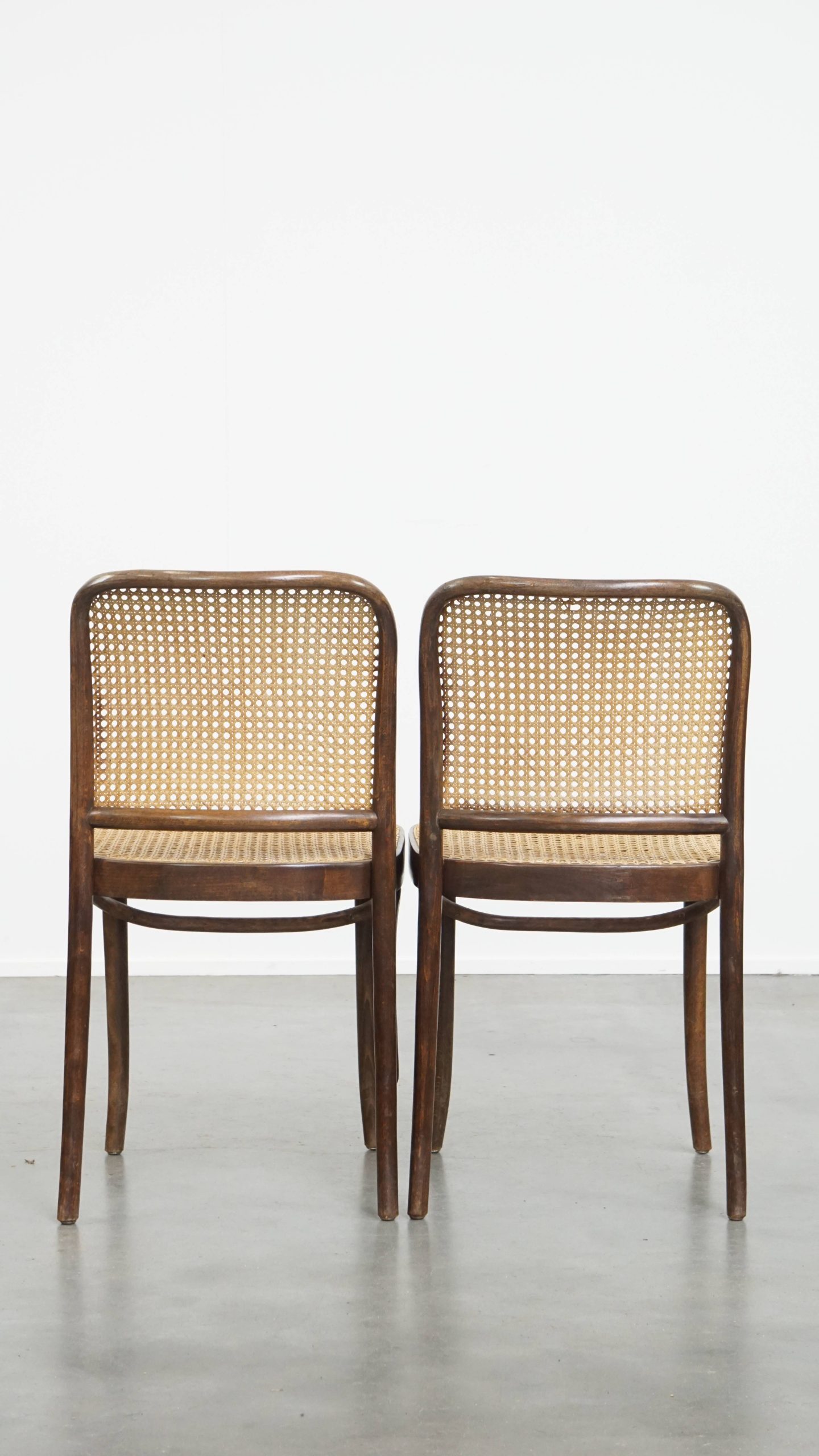 Set Van 2 Tijdloze En Charmante Bistro Stoeltjes In De Stijl Van Thonet Met Uniek Houten Frame image 4