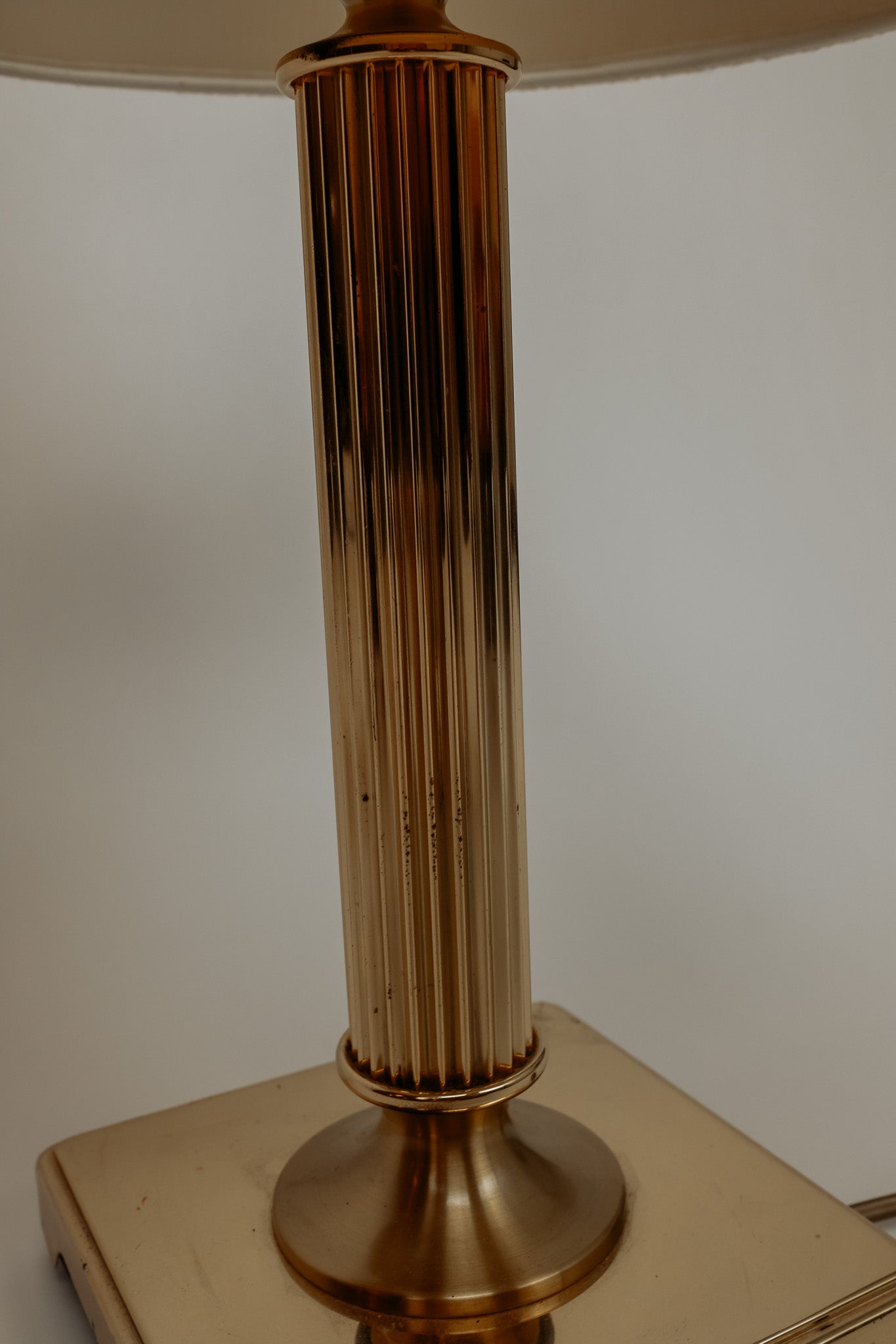 Messing Vintage Tafellamp Met Crèmekleurige Plisse Kap image 9