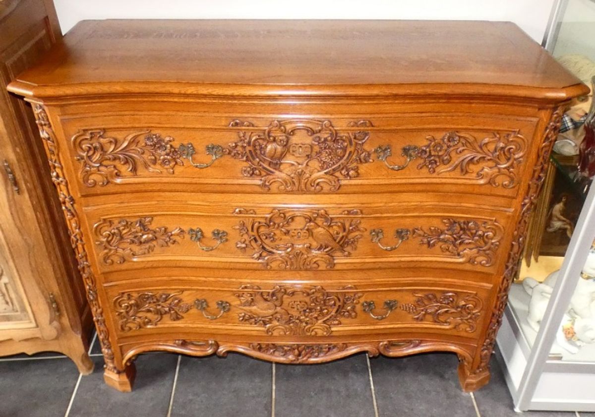 Louis Xv Franse Gebeeldhouwde Eiken Commode. image 4