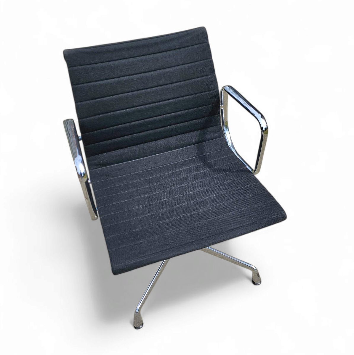 Ea 107 / 108 Alu- S / Eames / Vitra Office Chair / Black Hupsak Fabric / Chrome Frame image 4