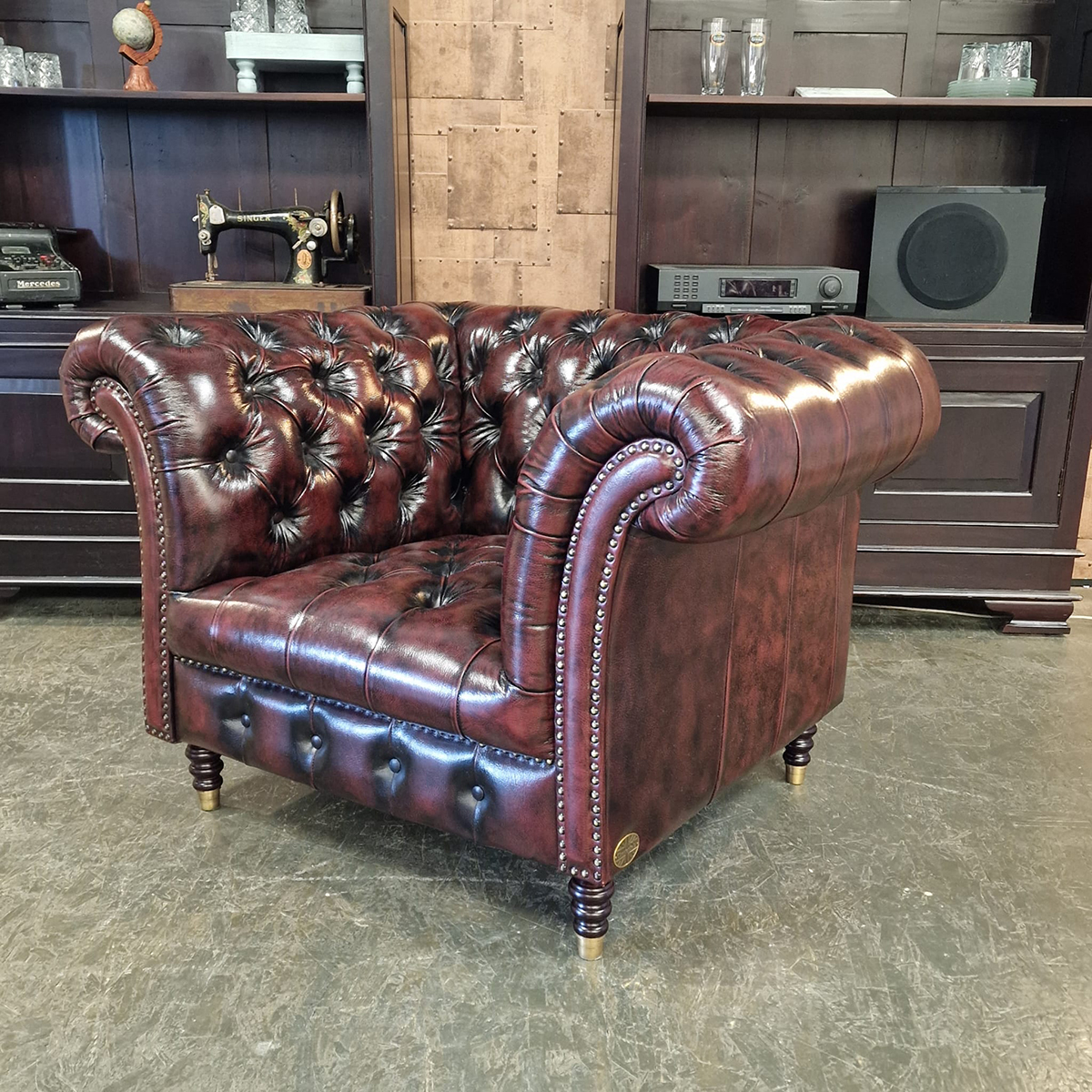 Chesterfield Medburn Fauteuil - Antiek Rood Met Knopenzit image 6
