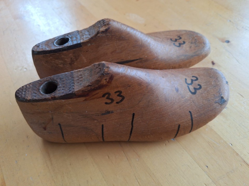 Karakteristieke Houten Schoenmallen image 2